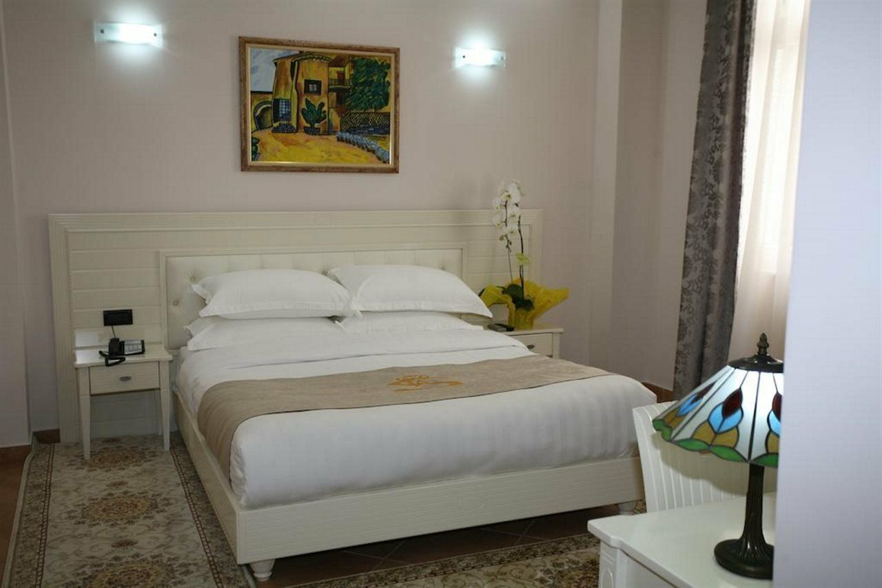 Hotel Boutique Las Тирана Екстериор снимка